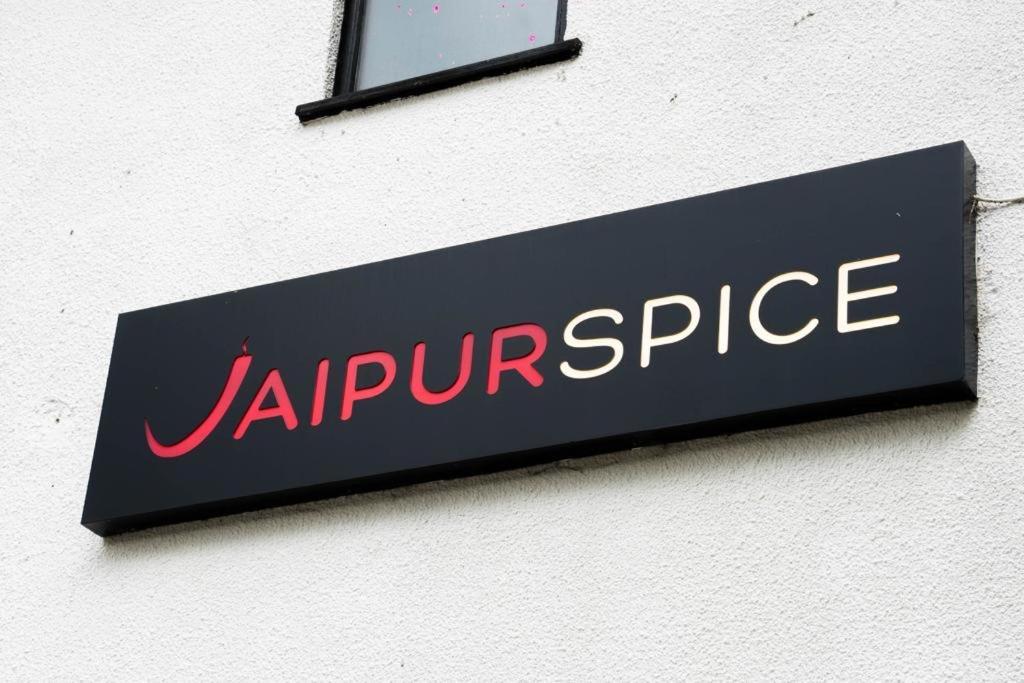 The Residence @ Jaipur Изингуолд Екстериор снимка